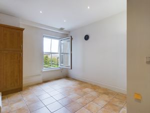 BREAKFAST / DINING AREA- click for photo gallery
